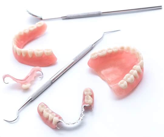 Best Denture Making Materials: Porcelain vs Acrylic